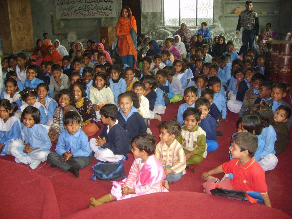 tl_files/Asian Care/school class pakistan.JPG